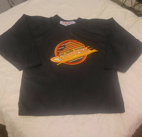 Vtg Vancouver Canucks SKATE LOGO JERSEY and MUG Boys XL black embroidered crest Cover