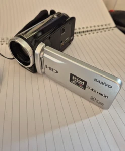 Sanyo Xacti VPC-TH1EX 30x optical zoom works as new , battery good - Picture 1 of 13