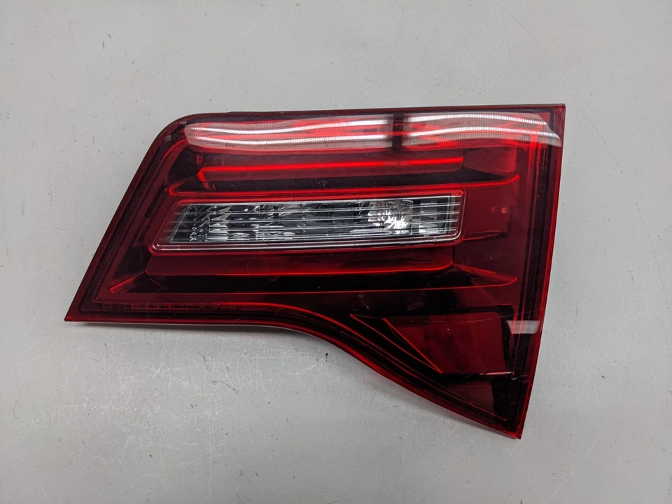 Luz trasera interior derecha del pasajero Acura MDX 2007-2009 TL64 Foto 1 de 4
