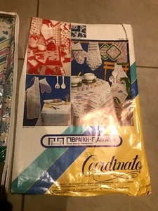 VINTAGE RETRO EUROPEAN FLORAL TABLECLOTH SET INCL APRON,MITTS,PLACEMATS NEW - Picture 1 of 10