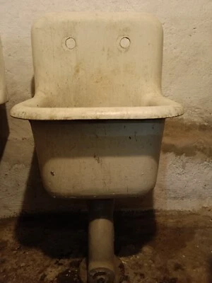 Fregadero inclinado industrial vintage/antiguo de hierro fundido con acabado de porcelana para granja Foto 1 de 4