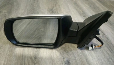 2011-2015 Kia Sorento Driver Door Mirror w/Turn Signal SILVER (Left Side) - Image 1 of 3