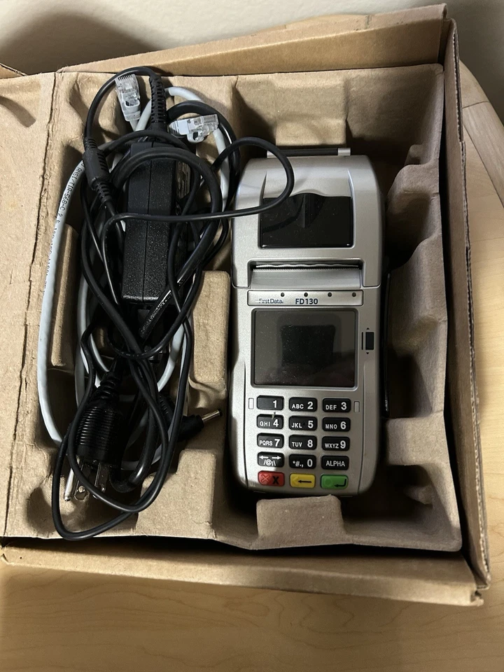 First Data - FD130 - Duo Credit/Debit Card Machine POS Terminal - Image 1 of 2