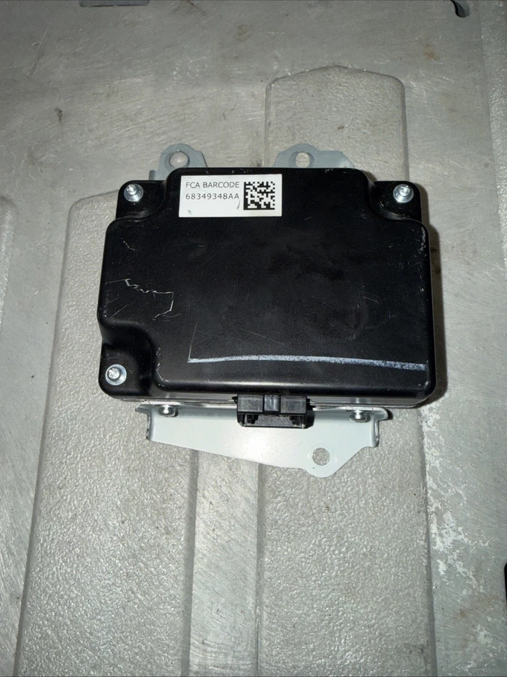 Jeep Wrangler/GC WL 2018-24 módulo de control convertidor de voltaje OEM 68349348AAA Foto 1 de 4