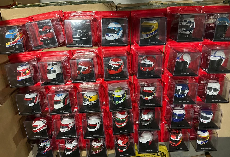 CASCHI - HELMET - PILOTI FERRARI FORMULA 1 - SCALA 1/5 - VEDI MENU A TENDINA - Immagine 1 di 1