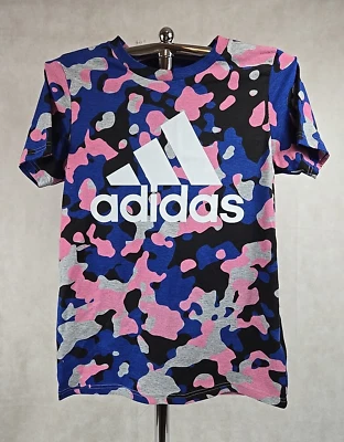 NUEVO CON ETIQUETAS Adidas Camisa Niños Talla Grande Manga Corta Azul Rosa Camuflada Camiseta Camiseta Activa Foto 1 de 3