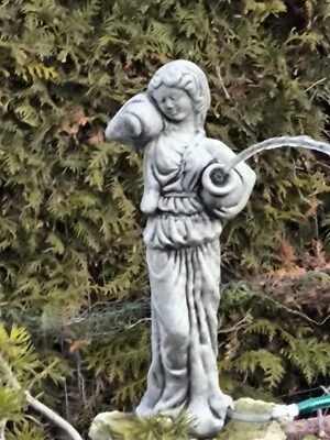 BY KUNST-STEIN-DESIGN Wasserspeier Frau Amphorenträgerin H. 48 cm Steinguss