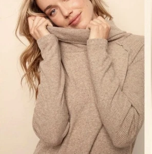 Raya Cyrus Womens Sweater Medium Tan Cowl Neck Hi Low Soft Outdoor Winter Knit - Picture 1 of 13