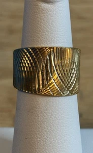 Women’s Size 6 Gold Tone Ring Unmarked Used - Picture 1 of 4