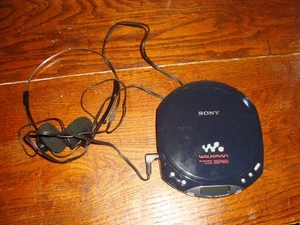 SONY CD WALKMAN MODEL NO. D-E220 ESP MAX FOR REPAIR OR PARTS W/ HEADPHONE AS IS! - Picture 1 of 6