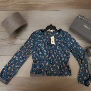 Pink Rose Women Top, Size Large, Satin Top, Teal Floral Color. - Picture 1 of 6