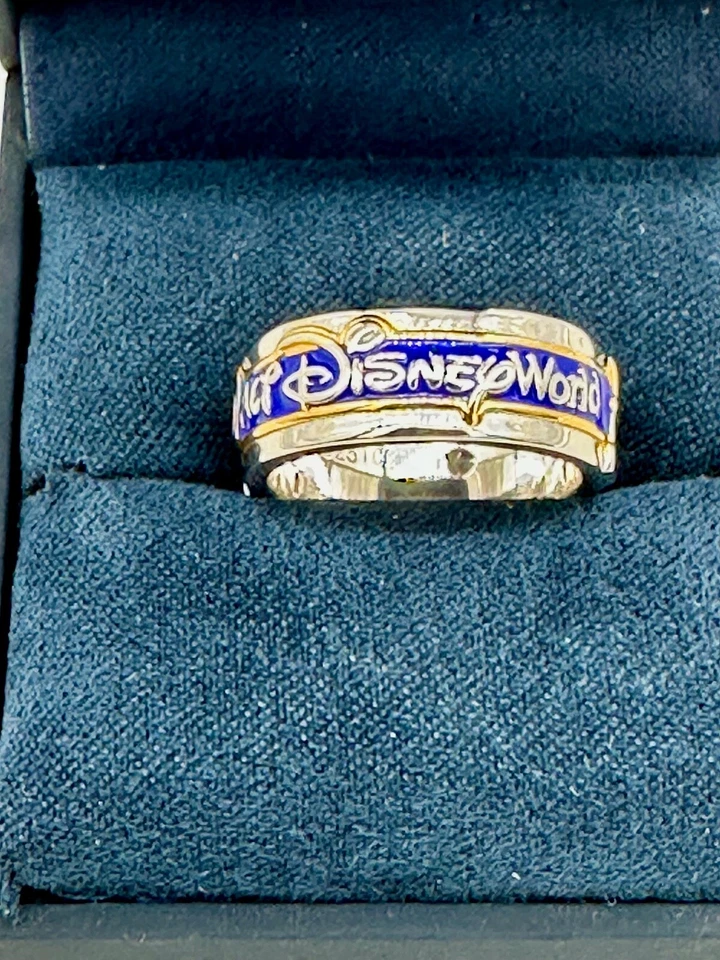 Walt Disney World Crislu Entrance Sign Marquee Ring Size 10 Out