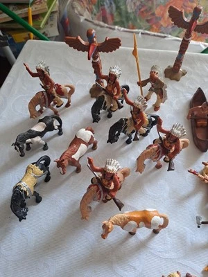 50 Teile Bullyland Figuren Indianer und Pferde  - Bild 1 von 4