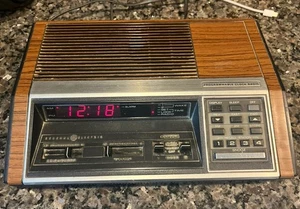 VIntage General Electric 4870A Programmable Clock Radio *Please See Description* - Picture 1 of 5
