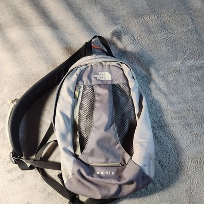 Bolso Bandolera The North Face Gris Bandolera Radix Mochila Senderismo Gorpcore Foto 1 de 4