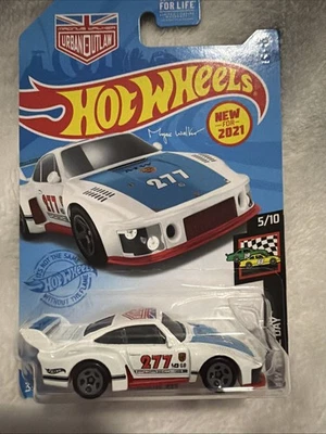 Porsche 935 Urban Outlaw Magnus Walker 2021 Hot Wheels синий капот красное основание - Изображение 1 из 4