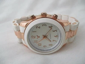 AEO Watch Rose Gold Tone & White Link Band Round Face Stylish Fashion - Picture 1 of 12
