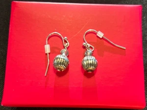 AVON Textured Metal Earrings NEW in Box 2023 Christmas Gift - Picture 1 of 2