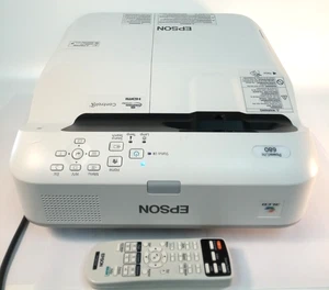 Epson Powerlite 680 XGA 3LCD 3500 Lumens Projector 982 Lamp Hours W/ Remote - Picture 1 of 11
