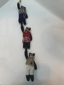 Fabric Cat Primitive Figures-3-7” Cats Hanging From Each Others Tails 22” Long - Picture 1 of 10
