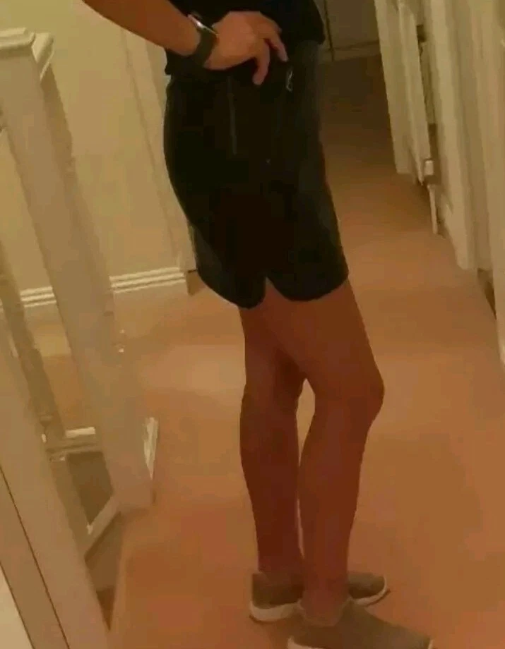 Falda de imitación de cuero negra Sparkle & Fade, talla S. Foto 1 de 4