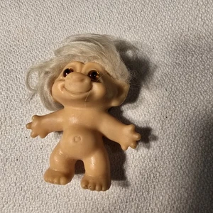 Vintage 2,5" DAM Troll Puppe Dänemark blonde Mohair Haare Bernstein Augen Original 1960er - Bild 1 von 4