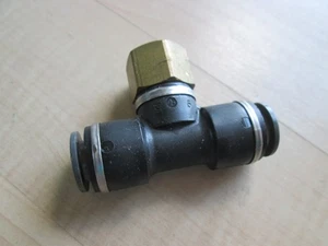 Peterbilt T-Connector Air Line Fitting 3/8" O.D. Line 1/4" NPT Female #M239FS - Picture 1 of 5