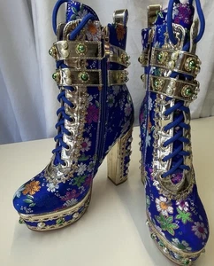 Azalea Wang Dolls Kill Mila Plateau Stiefel verziert bestickt blau 7 - Bild 1 von 22