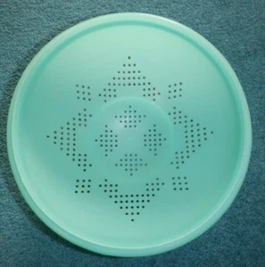 Vintage Green Tupperware Colander - Picture 1 of 3