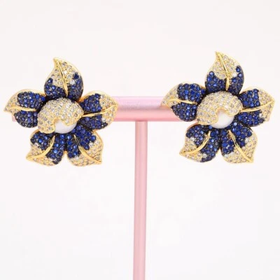 Pendientes de perlas pavé circonita cúbica enchapados en oro amarillo flor azul Foto 1 de 4