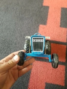 FORD 4000 - TOY TRACTOR - 1:12 SCALE - GREAT CONDITION - Picture 1 of 9