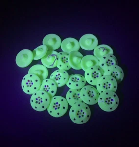 Lot (24) 18 mm Vintage Czech hand painted floral white Uranium glass buttons - Picture 1 of 3