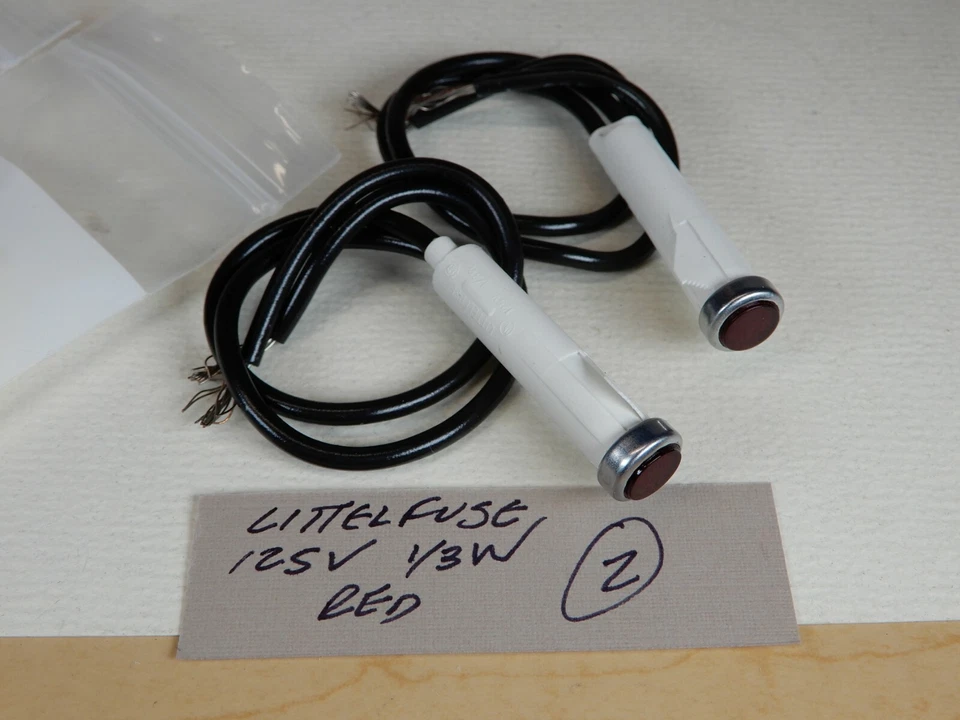 Лампы панельные Littelfuse красные прессовые (5/16 отверстия) (2) 125 В 1/3 Вт - Изображение 1 из 3