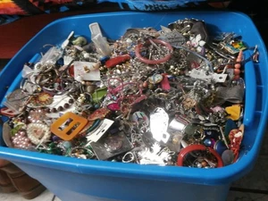 97 Pounds Vintage Craft Jewelry Lot Lb Broken Remake Art Upcycle Metal Plastic - Picture 1 of 9