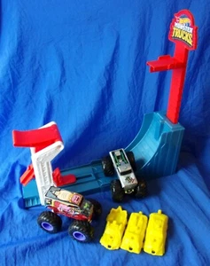 HOT WHEELS MONSTER JAM BIG AIR BREAKOUT SET w/ 2 Monster Trucks 2018 Mattel - Picture 1 of 8