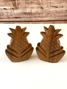 Salero y pimentero tallado en madera de piña Hawaii - Imagen 1 de 5