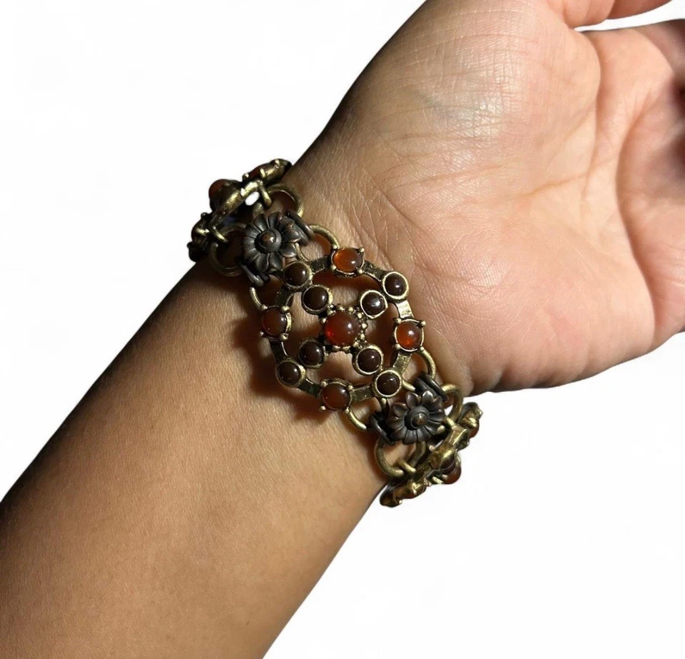 Pulsera estilo panel marca Lucky con piedras rojas y negras tonos dorados de 7 pulgadas Foto 1 de 4