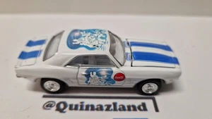 Johnny Lightning 2004 Coca-Cola ornamento vacanze 1969 Chevy camaro (A33) - Foto 1 di 4