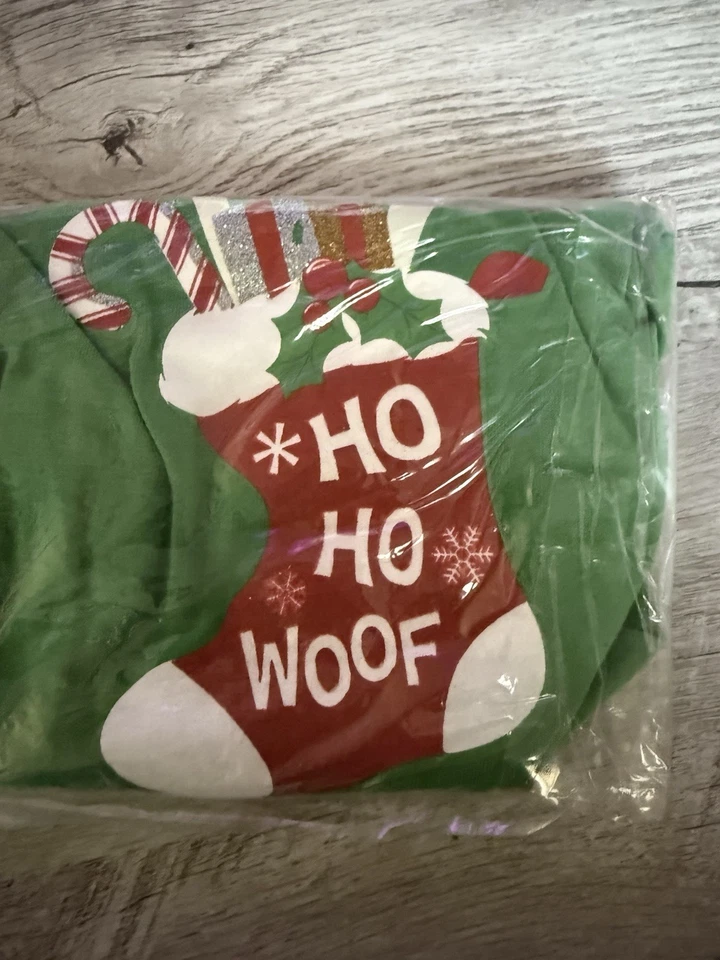 Camiseta Navidad Perro Ho Ho Santa Medias Regalos Verde Pequeña Foto 1 de 4