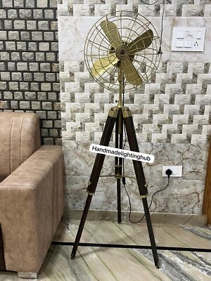 Ventilador de pedestal de latón hecho a mano en trípode de teca ventilador de piso giratorio industrial alto regalo Foto 1 de 4