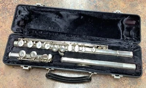 Used Armstrong Flute With Hard Case - Picture 1 of 8