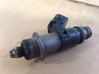 Inyector de combustible usado Honda CR-V crv B20Z2. 1 pc. Honda original. Foto 1 de 4