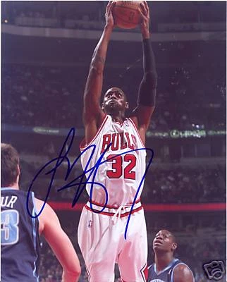 FOTO 8X10 FIRMADA POR LARRY HUGHES CHICAGO BULLS CON CERTIFICADO DE AUTENTICIDAD Foto 1 de 1
