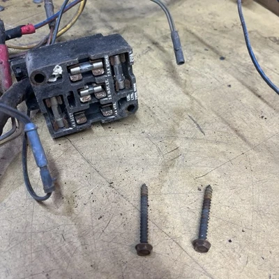 1967 Mustang Under Dash chicote de fios sem tach.   Ford para todos os estilos de carroceria - Imagem 1 de 4