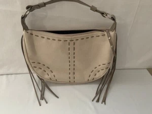 BOLSO HOBO BEIGE PEQUEÑO BISOU BISOU SEMINUEVO - Imagen 1 de 4