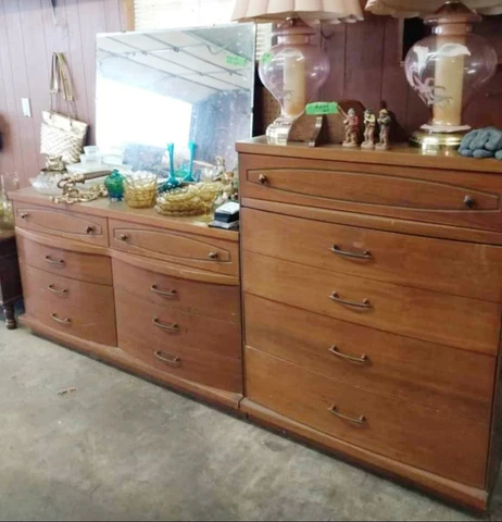Mid Century Modern MCM Bassett Furniture Chest of Drawers and Dresser w Mirror Cover