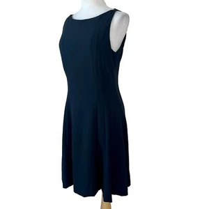 Abito Banana Republic 6 nero aderente svasato plissettato foderato senza maniche - Foto 1 di 8