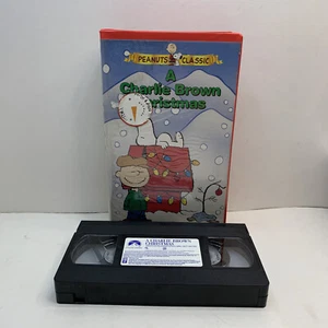 A Charlie Brown Christmas (VHS, 1999, Clamshell Case) - Picture 1 of 8