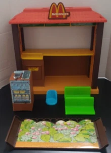 1982 MATTEL INC CANADA BARBIE LOVES McDONALD'S RESTAURANT TOY PLAYSET INCOMPLETE - Picture 1 of 5