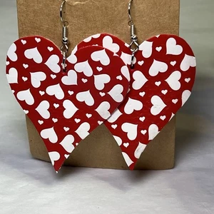Valentinstag Kunstleder Ohrringe Hippie rot Herzen Liebe Schönheit Haken - Bild 1 von 3